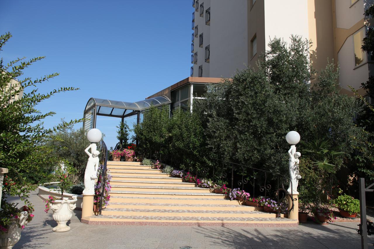 Hotel Plaza Llido Degli Estensi Extérieur photo
