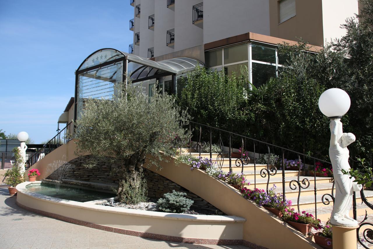Hotel Plaza Llido Degli Estensi Extérieur photo