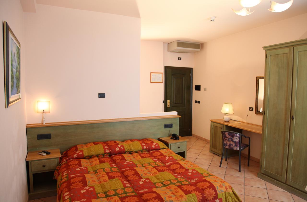 Hotel Plaza Llido Degli Estensi Extérieur photo
