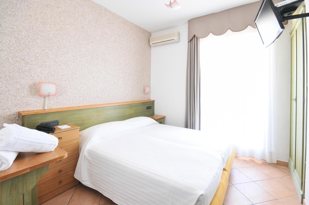 Hotel Plaza Llido Degli Estensi Extérieur photo