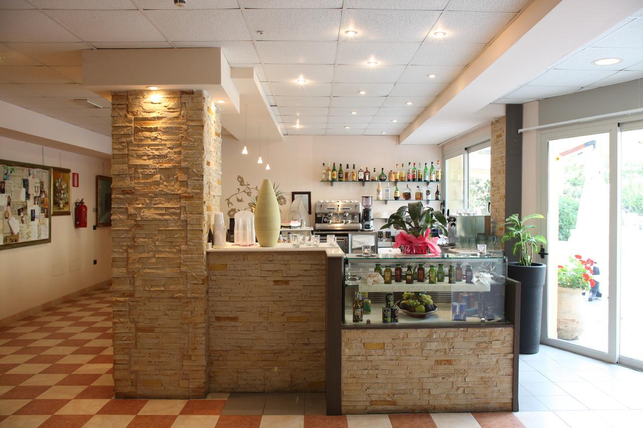 Hotel Plaza Llido Degli Estensi Extérieur photo