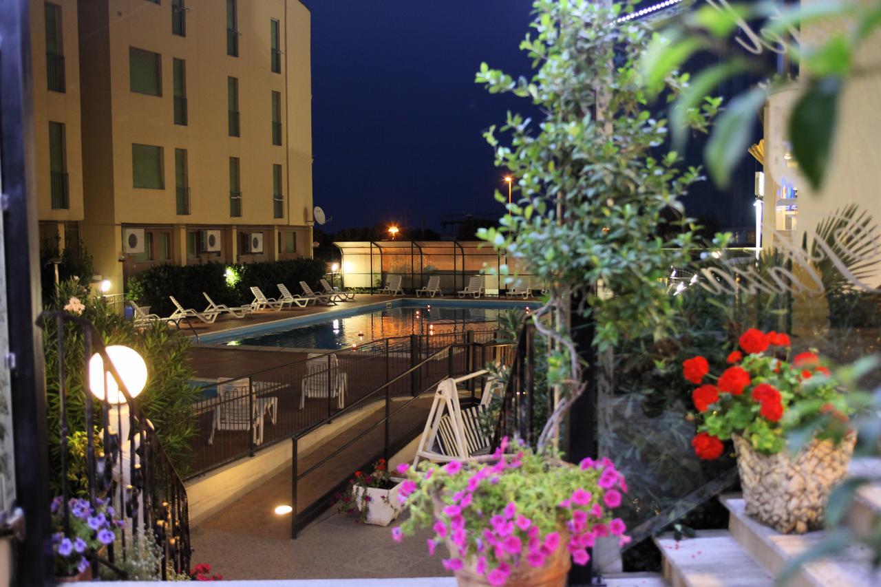 Hotel Plaza Llido Degli Estensi Extérieur photo