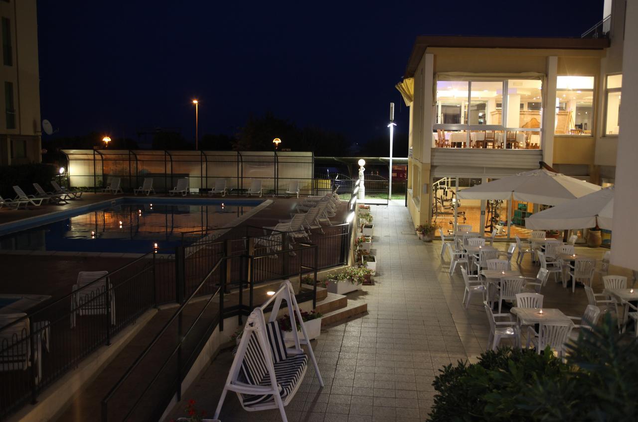 Hotel Plaza Llido Degli Estensi Extérieur photo