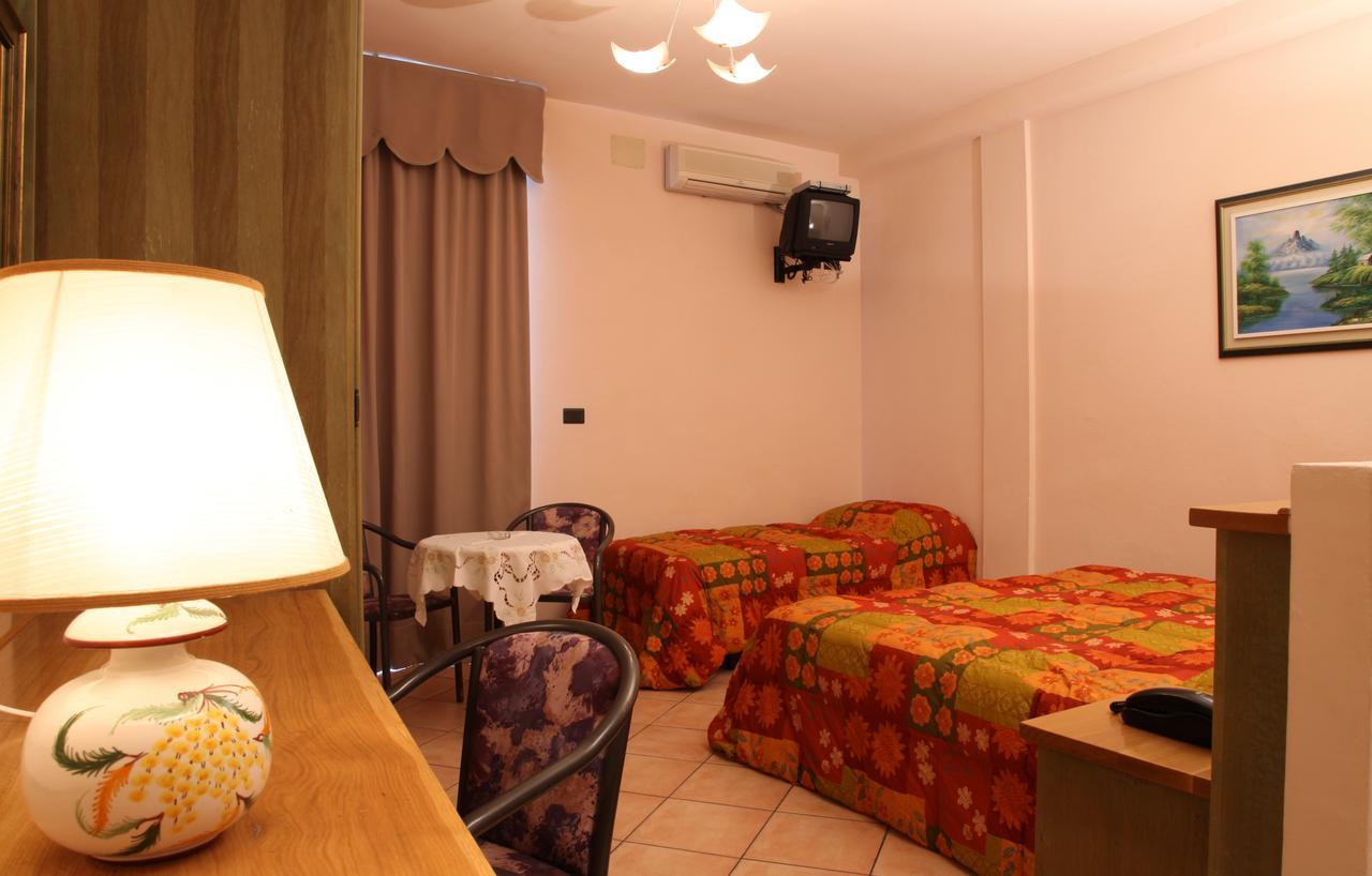 Hotel Plaza Llido Degli Estensi Extérieur photo