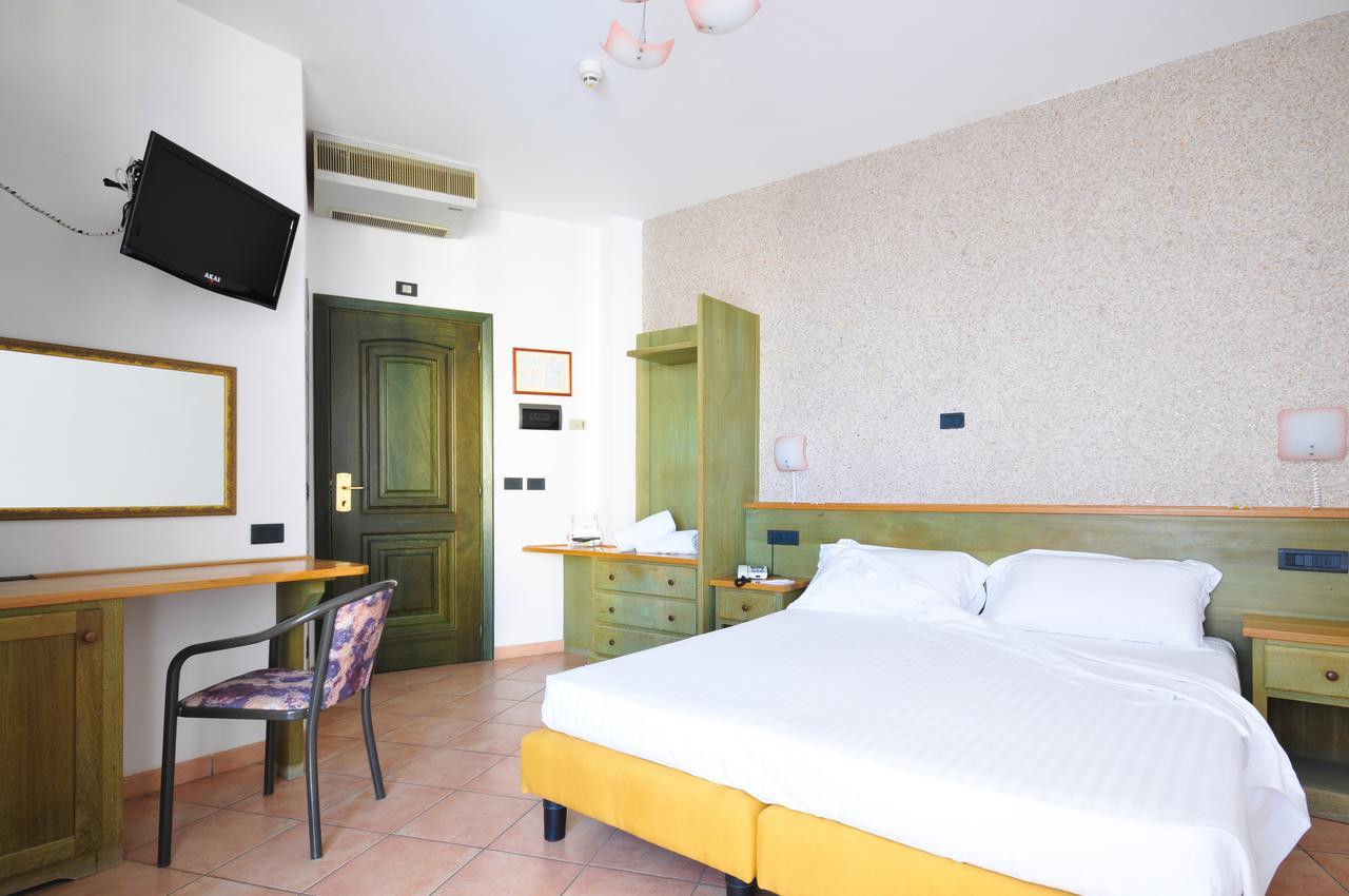 Hotel Plaza Llido Degli Estensi Extérieur photo