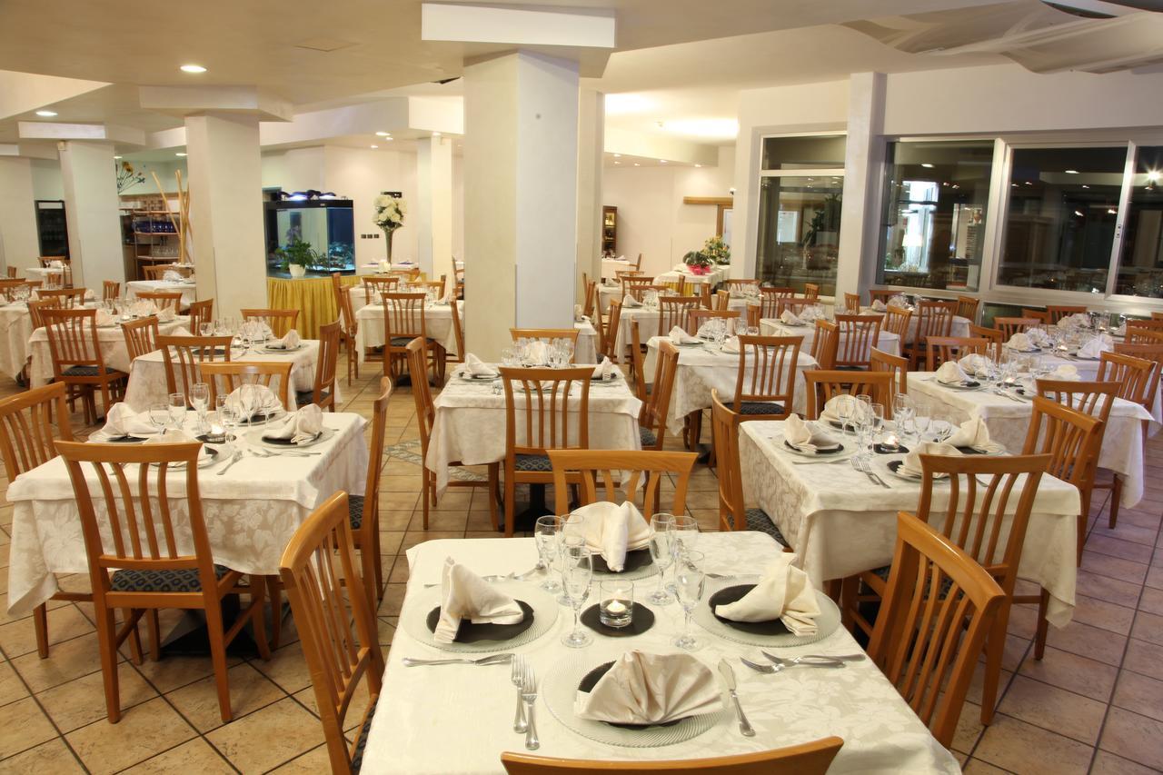 Hotel Plaza Llido Degli Estensi Extérieur photo