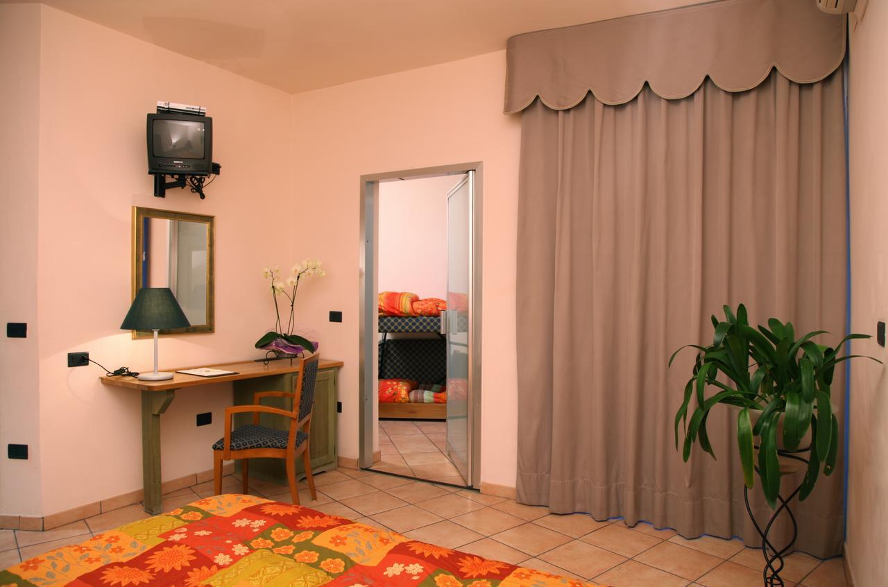 Hotel Plaza Llido Degli Estensi Extérieur photo