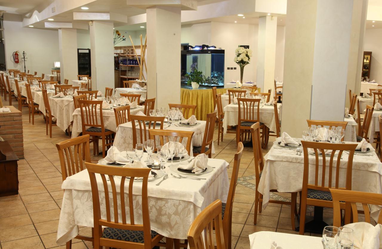 Hotel Plaza Llido Degli Estensi Extérieur photo