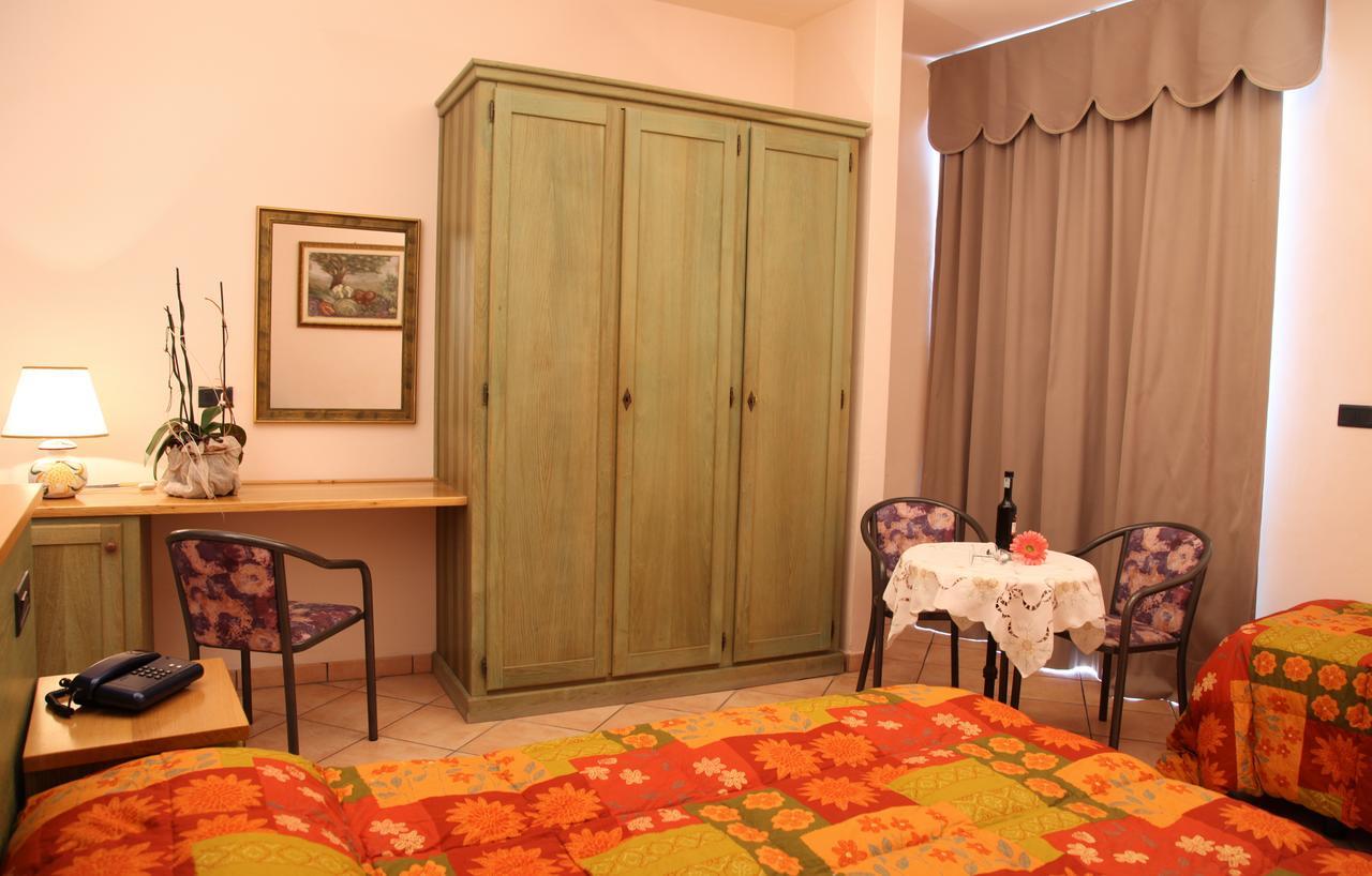 Hotel Plaza Llido Degli Estensi Extérieur photo