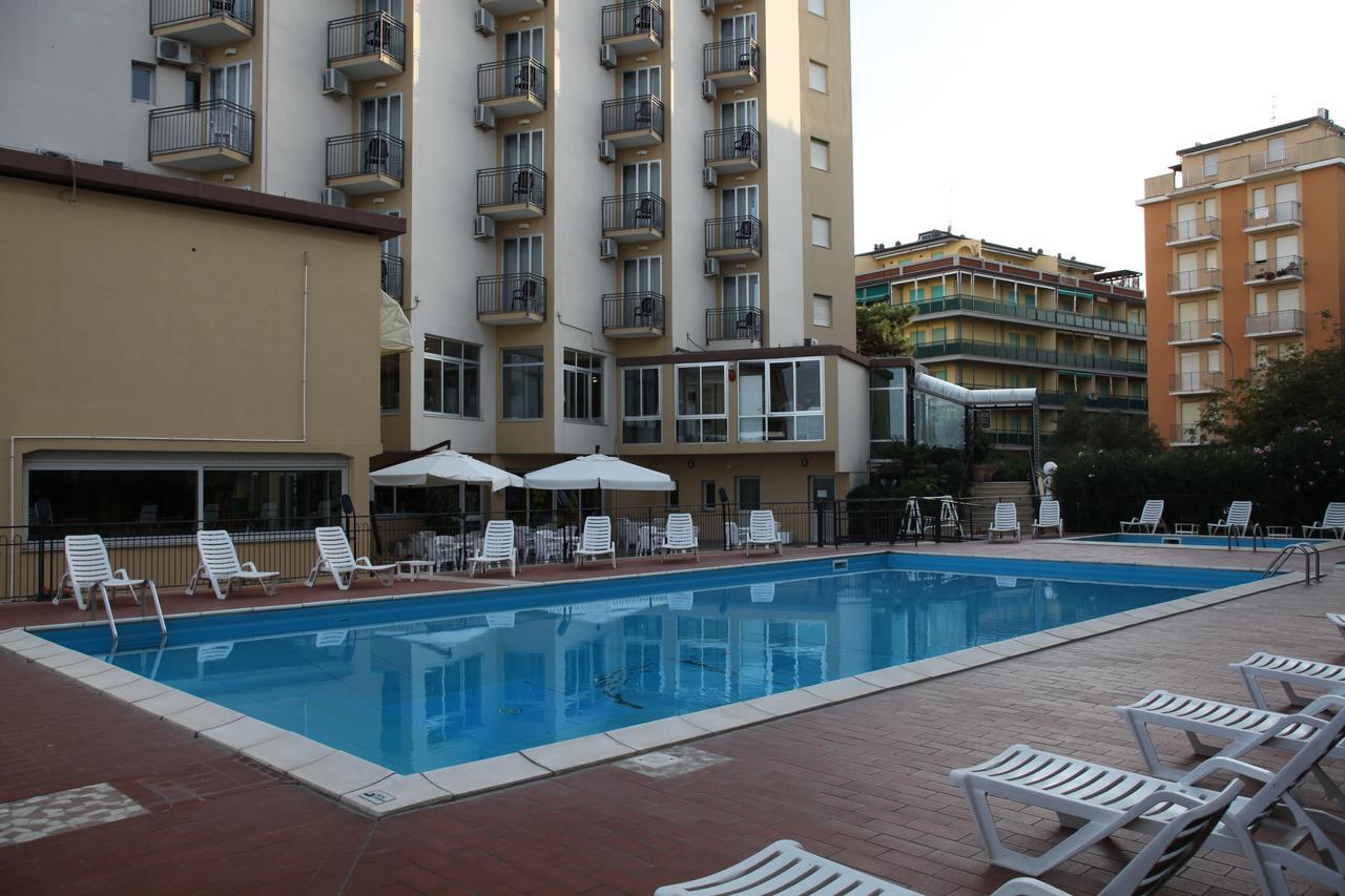 Hotel Plaza Llido Degli Estensi Extérieur photo