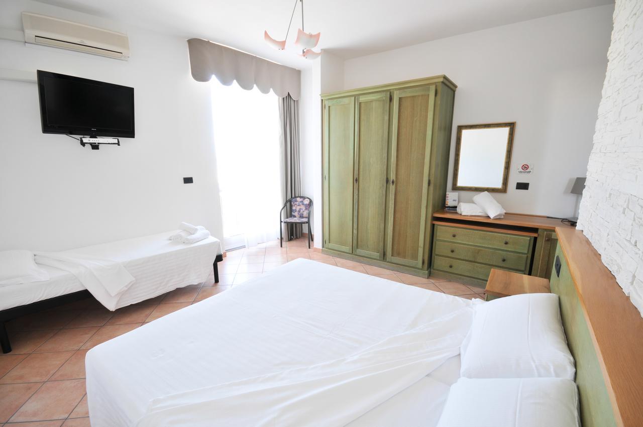 Hotel Plaza Llido Degli Estensi Extérieur photo