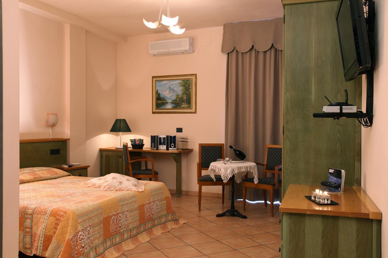 Hotel Plaza Llido Degli Estensi Extérieur photo