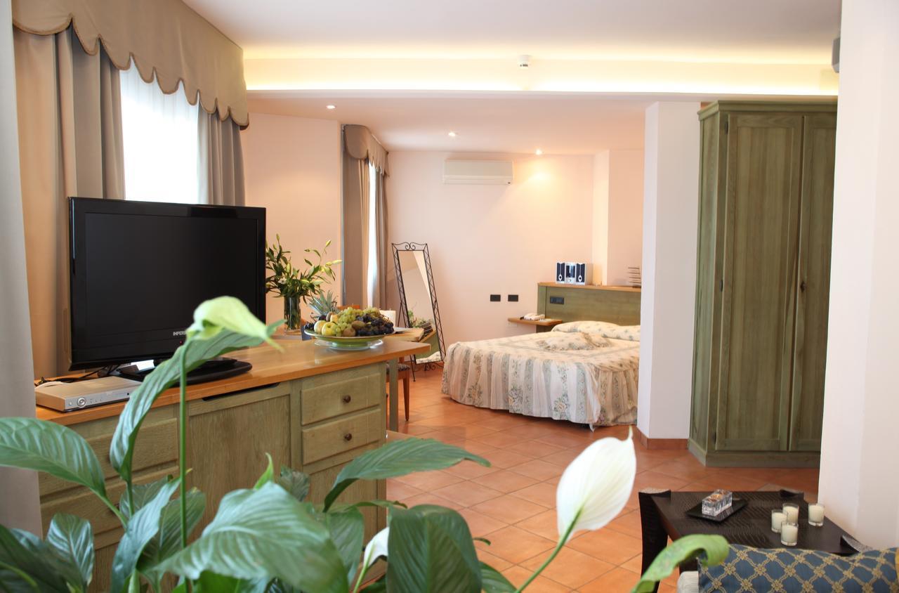 Hotel Plaza Llido Degli Estensi Extérieur photo