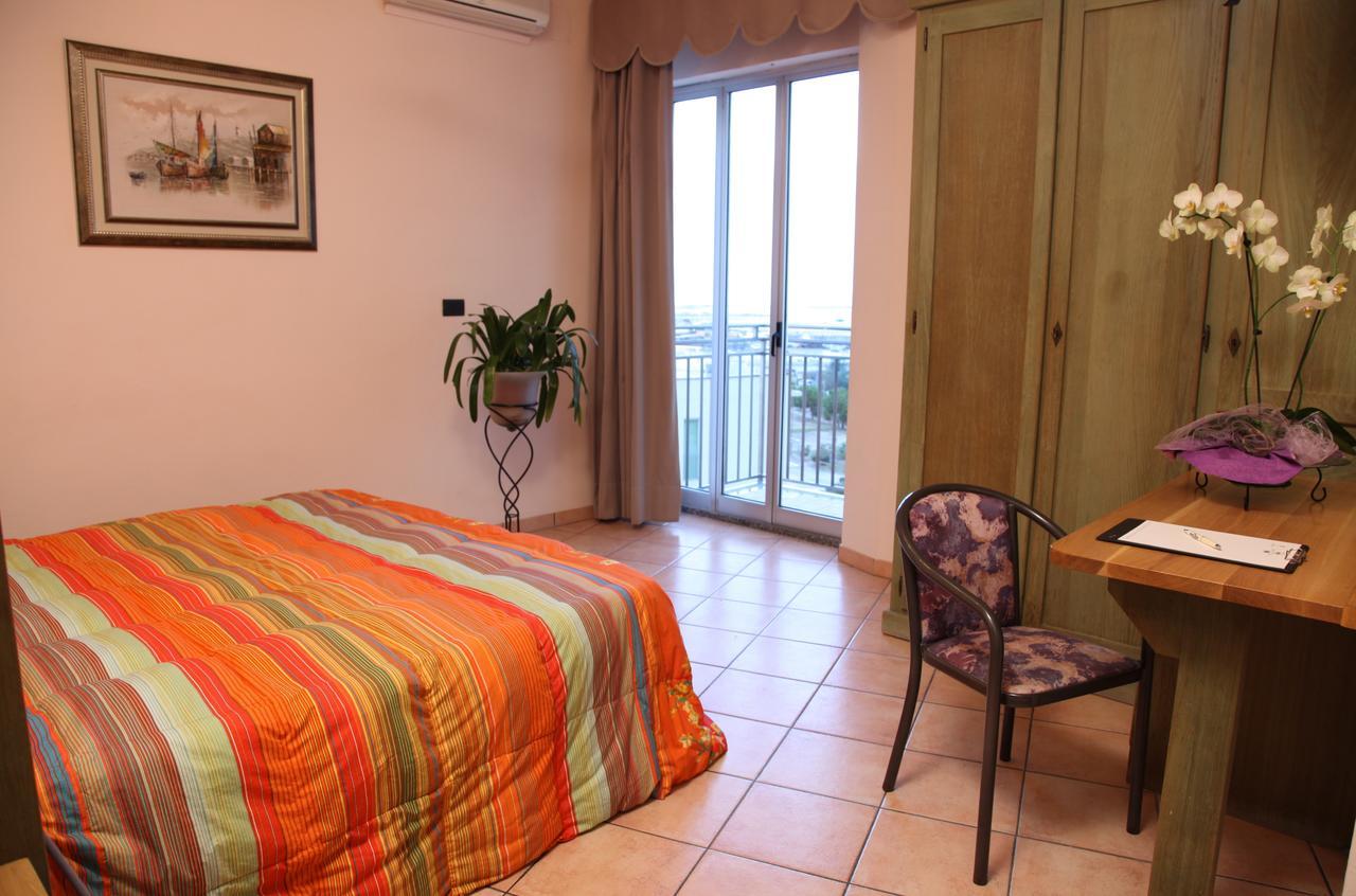 Hotel Plaza Llido Degli Estensi Extérieur photo