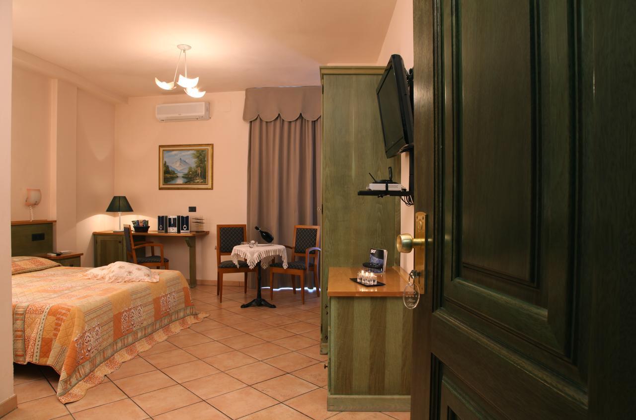 Hotel Plaza Llido Degli Estensi Extérieur photo