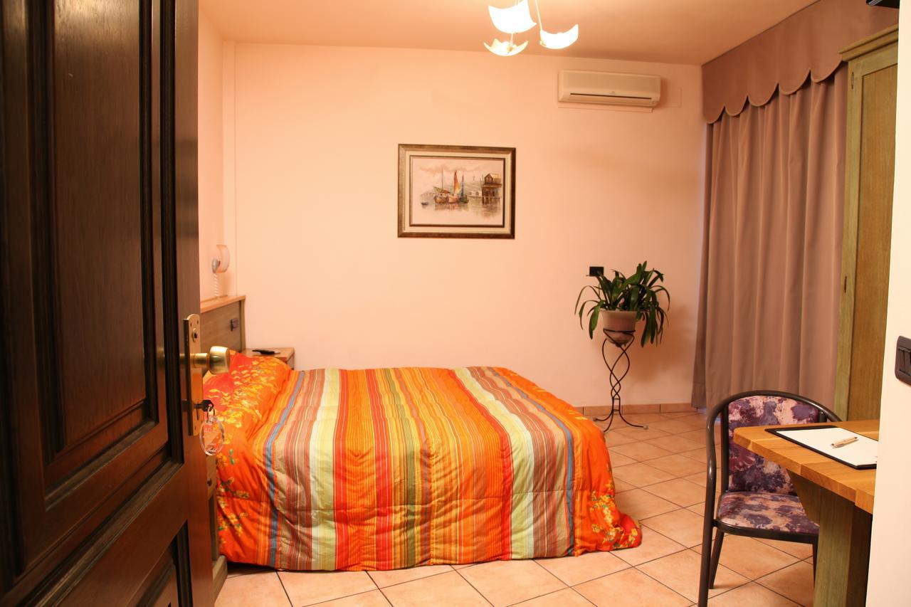 Hotel Plaza Llido Degli Estensi Extérieur photo