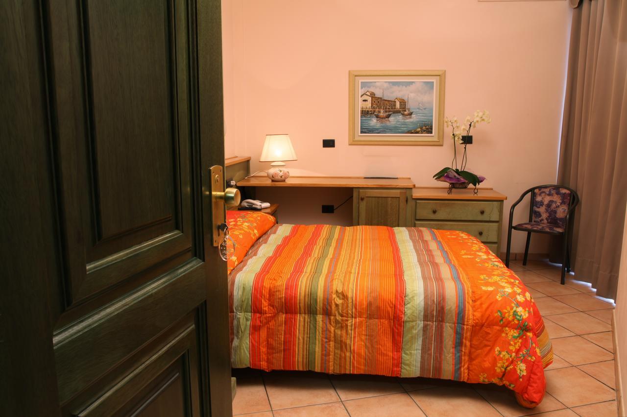 Hotel Plaza Llido Degli Estensi Extérieur photo